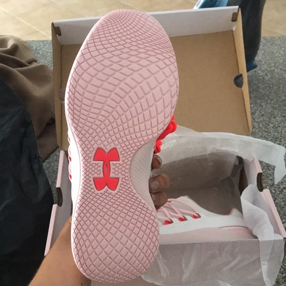 BNWT Under Armour Ladies Sneakers - Picture 4 of 4